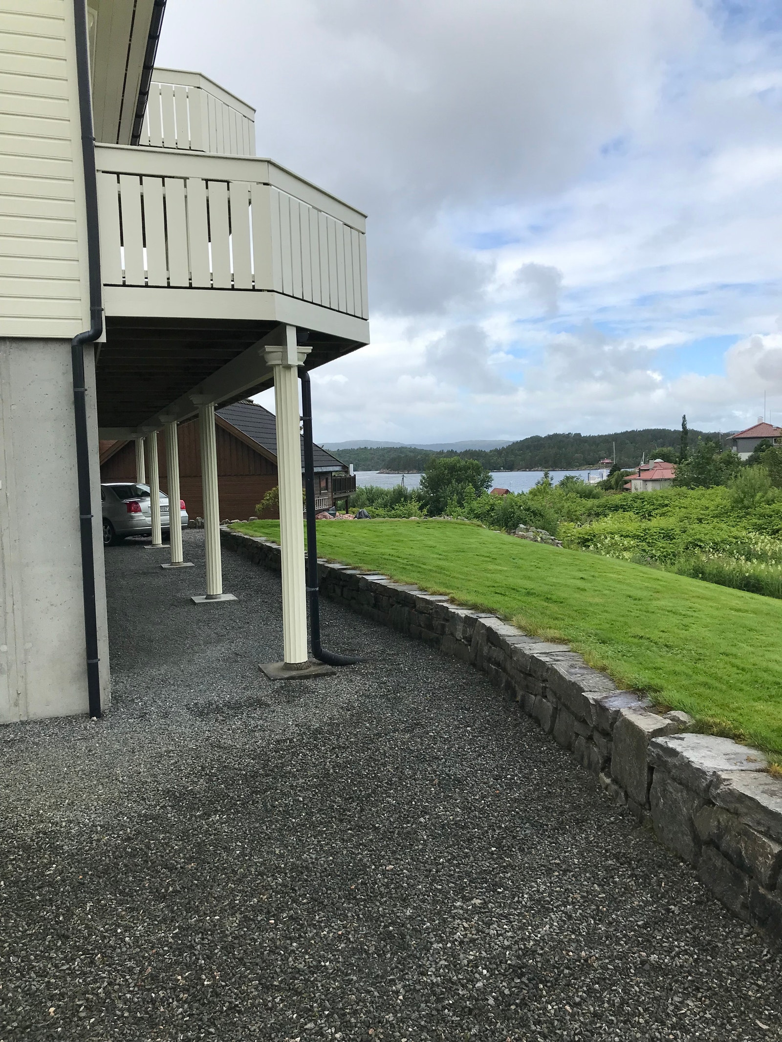Uteområde, utsikt Hjellestadbukten Galleribilde