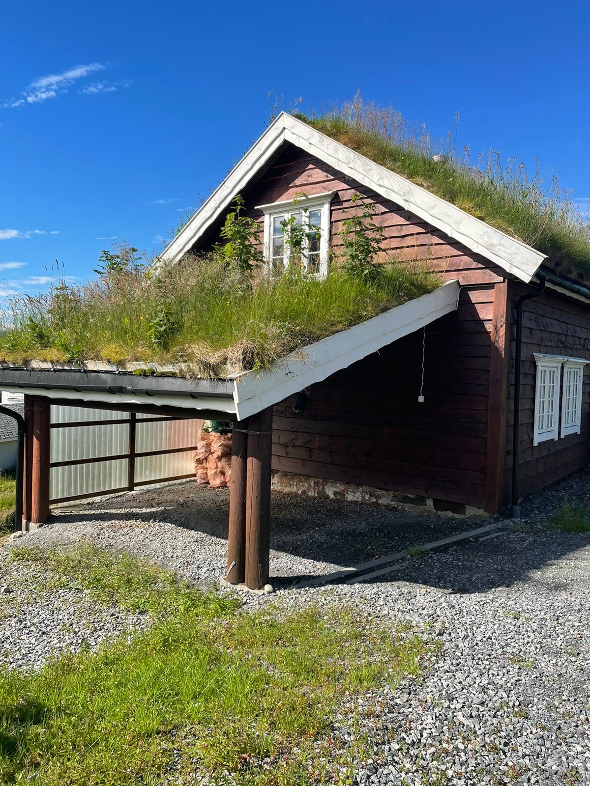 Carport m/el-ladebox Galleribilde