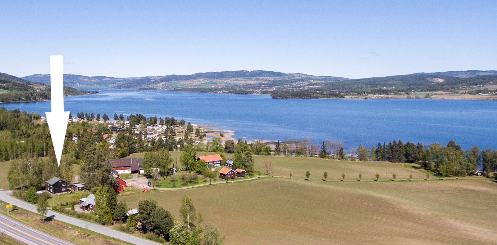 Huset ligger i tilknytning til Stokke Nedre - Gjestegården ved Mjøsa Galleribilde