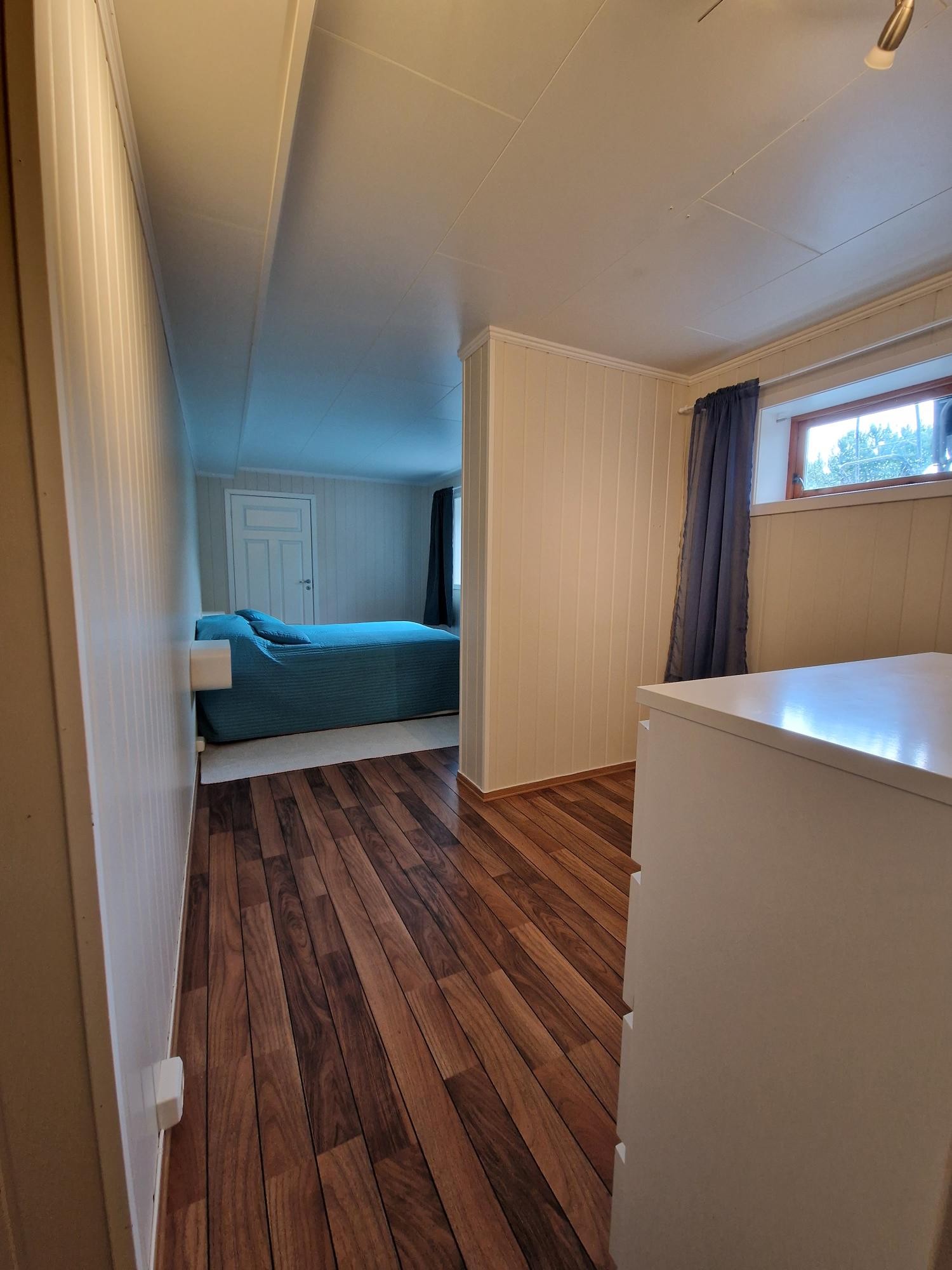 Hovedsoverom på over 20 kvm. Garderobe i innerste rom på 5 kvm Galleribilde