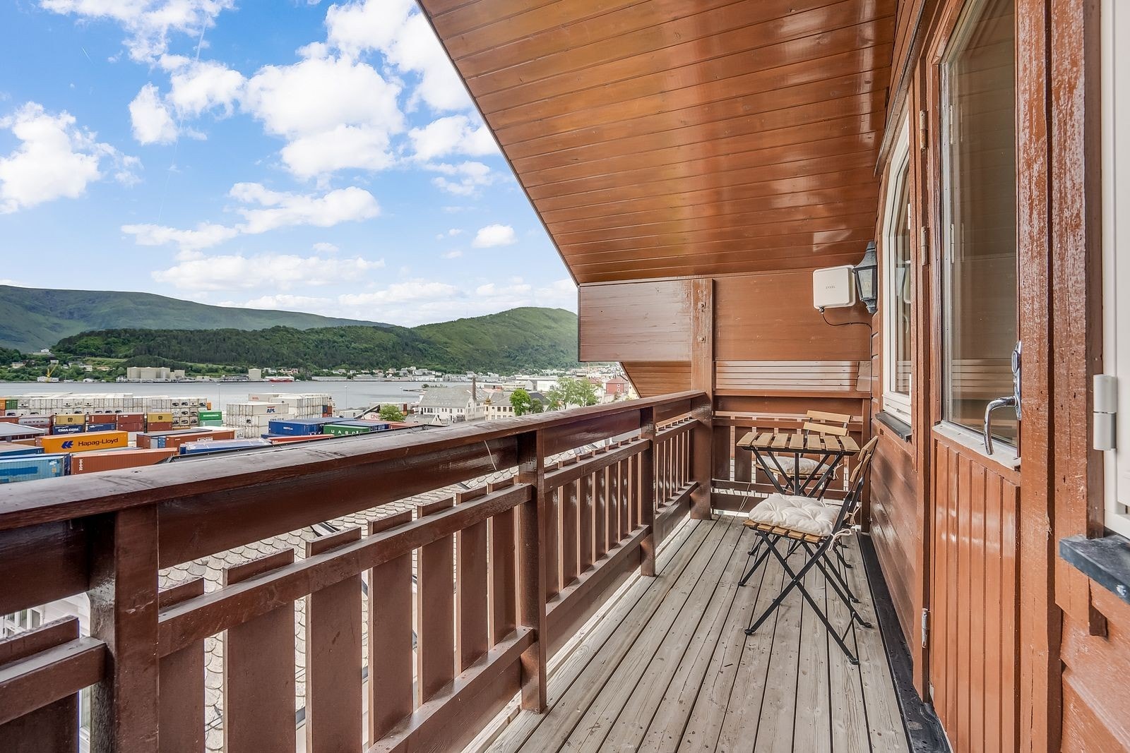 Liten balkong i 2 etasje, tilhører rom 7 Galleribilde