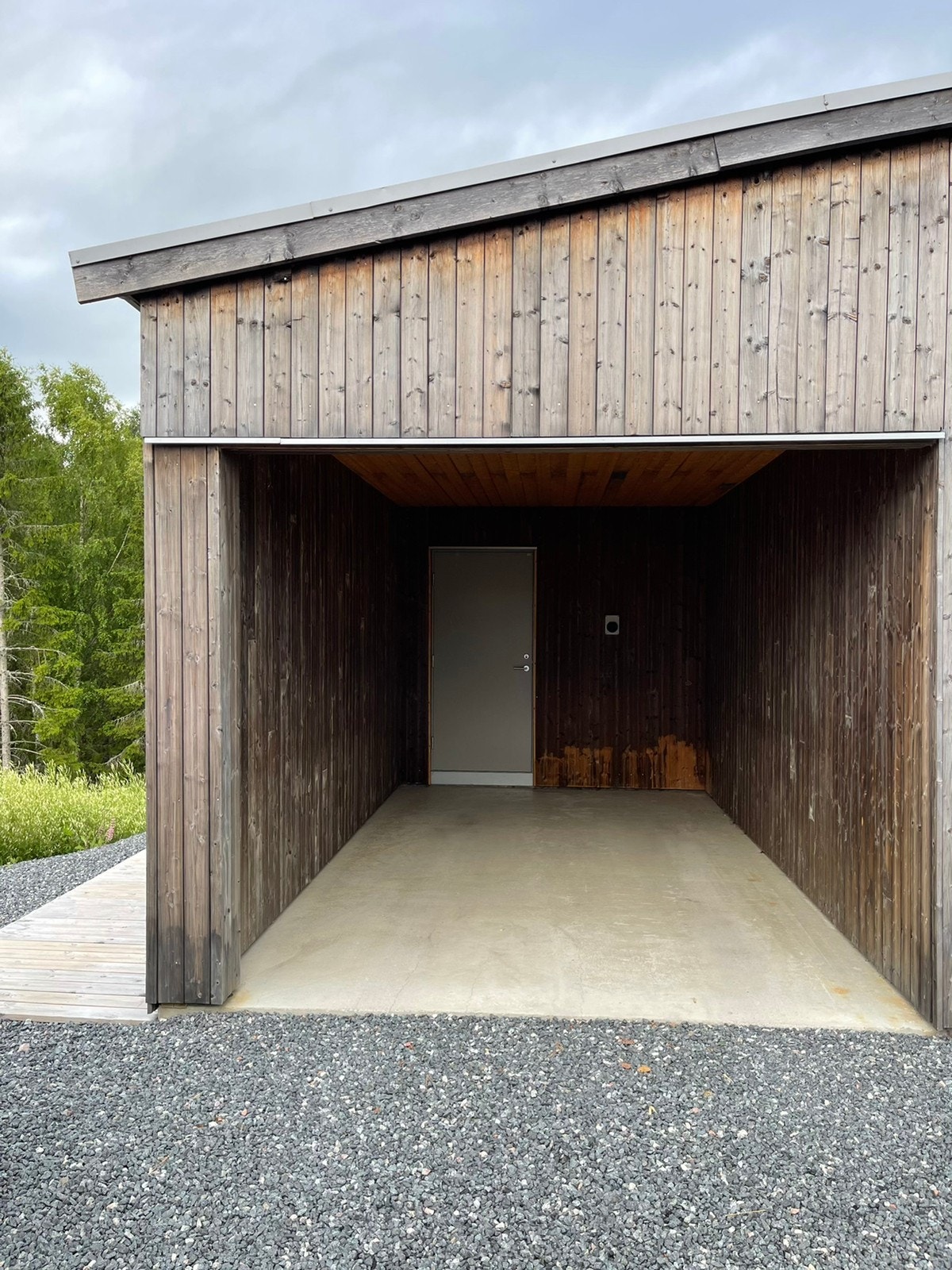 Carport med sportsbod og lademulighet for elbil Galleribilde