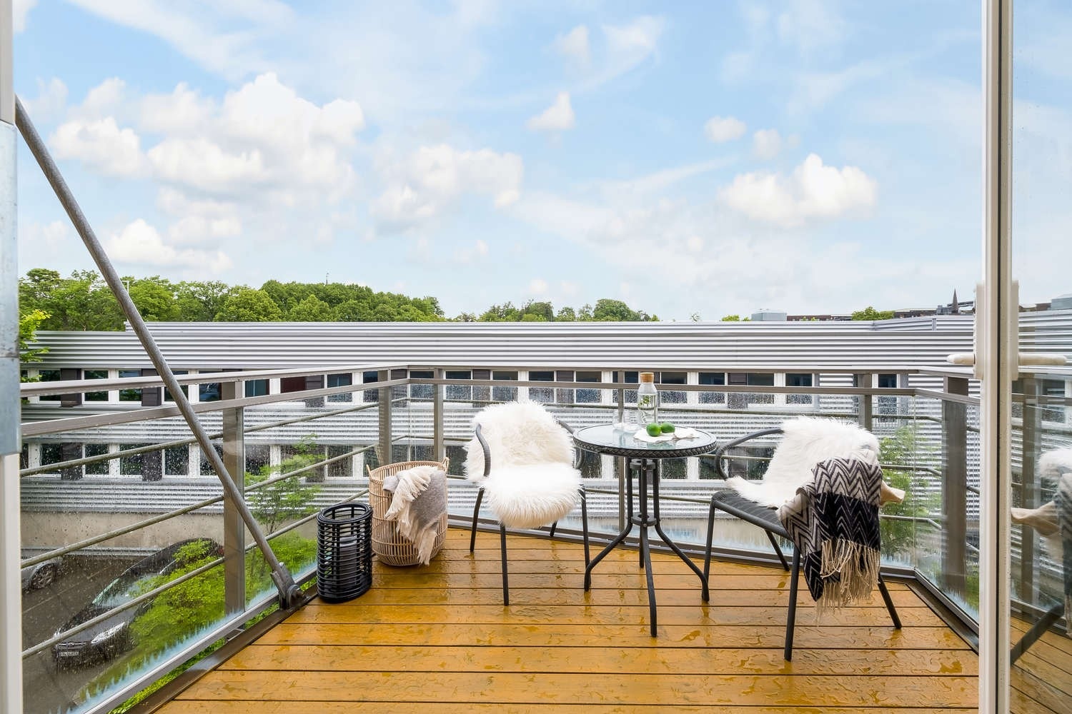 Balkongen innbyr til lange, sosial kvelder. Sol morgen og kveld. Galleribilde