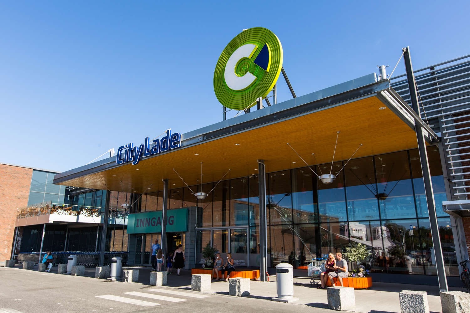 City Lade ligger 3-4 minutters gange fra leiligheten, det er flere kjøpesentre i nærområdet. Galleribilde
