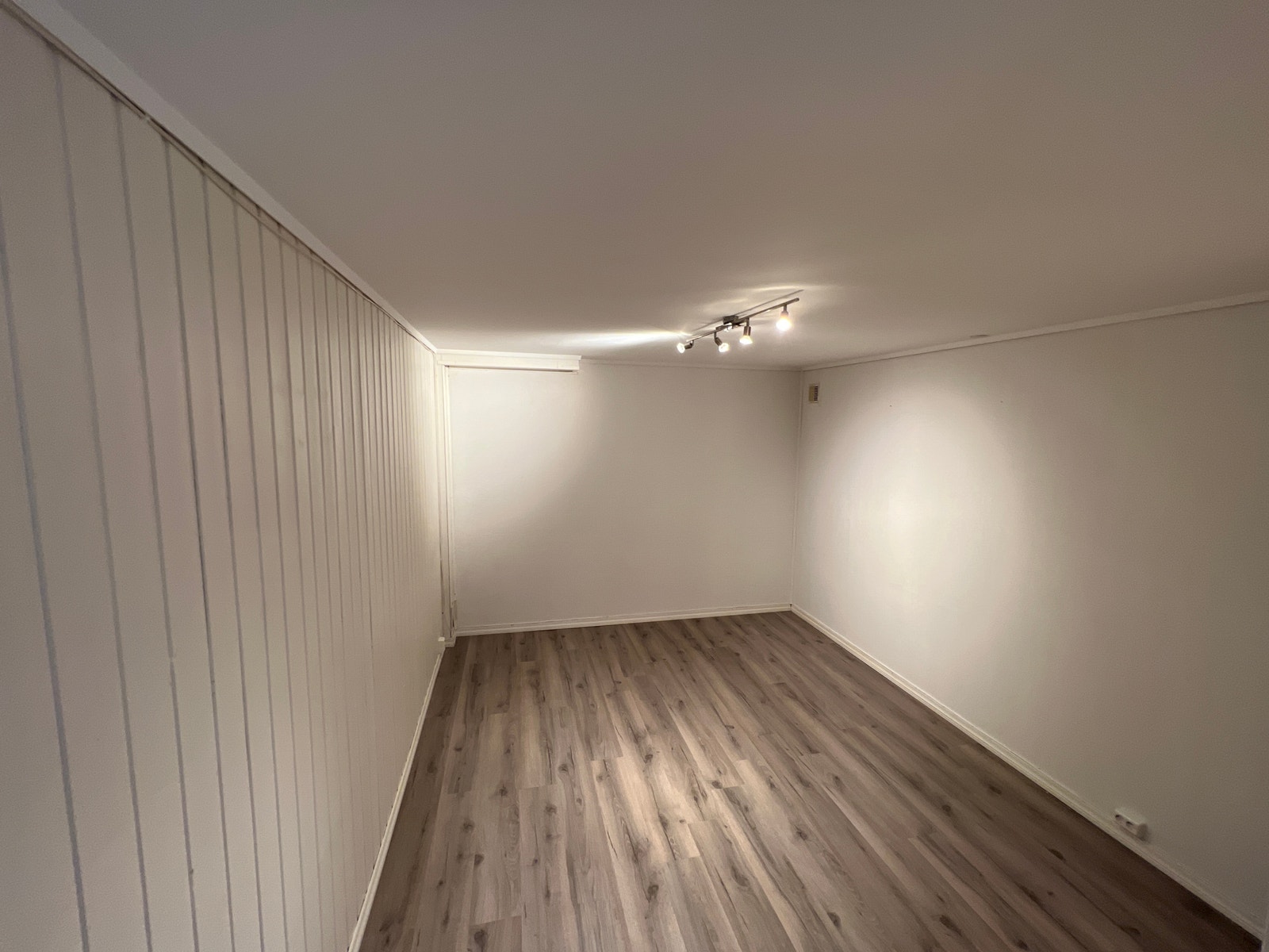 Stue uten møbler Galleribilde