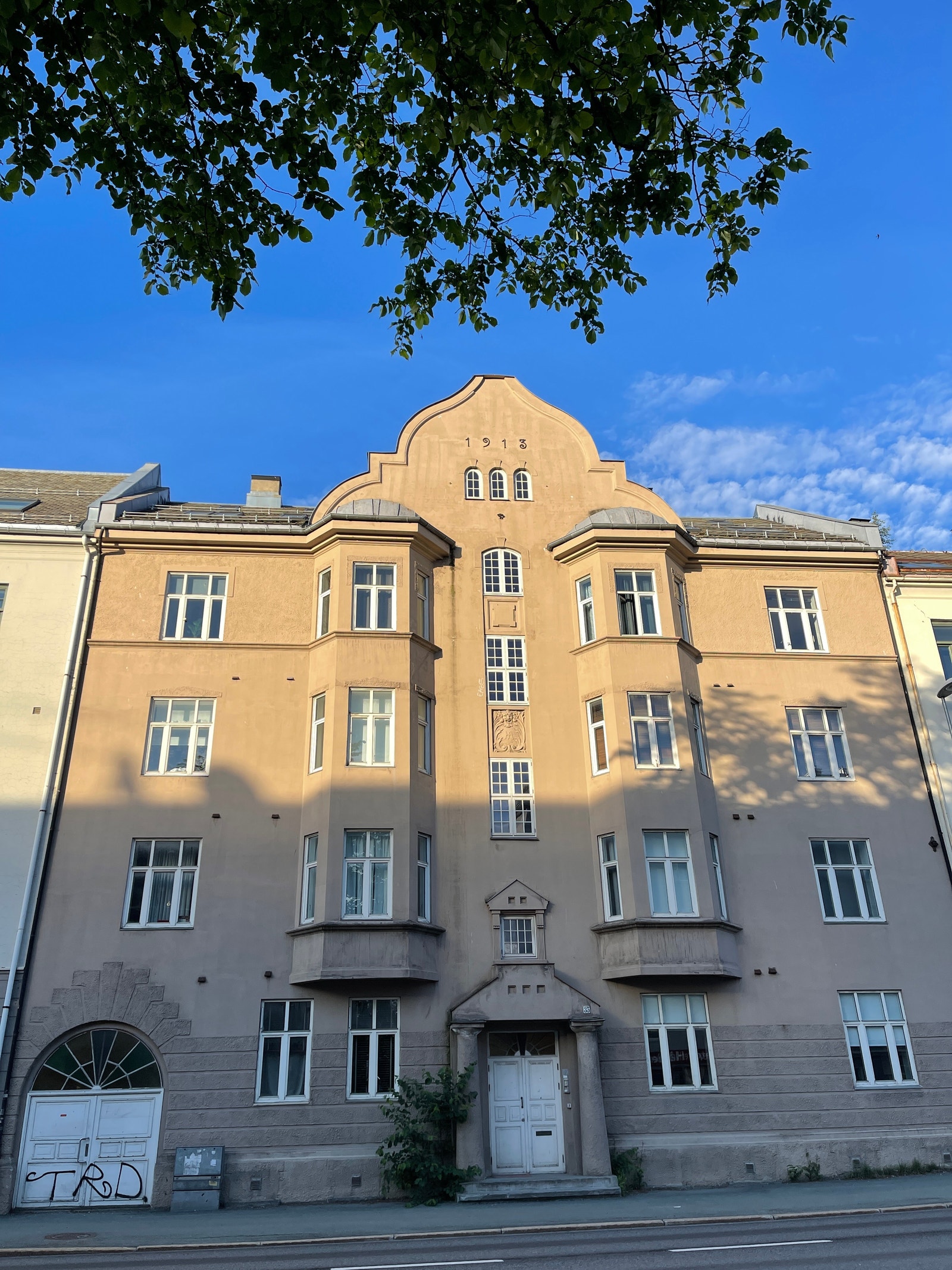 Bygget er fra 1913 og har et ærverdig uttrykk! Galleribilde
