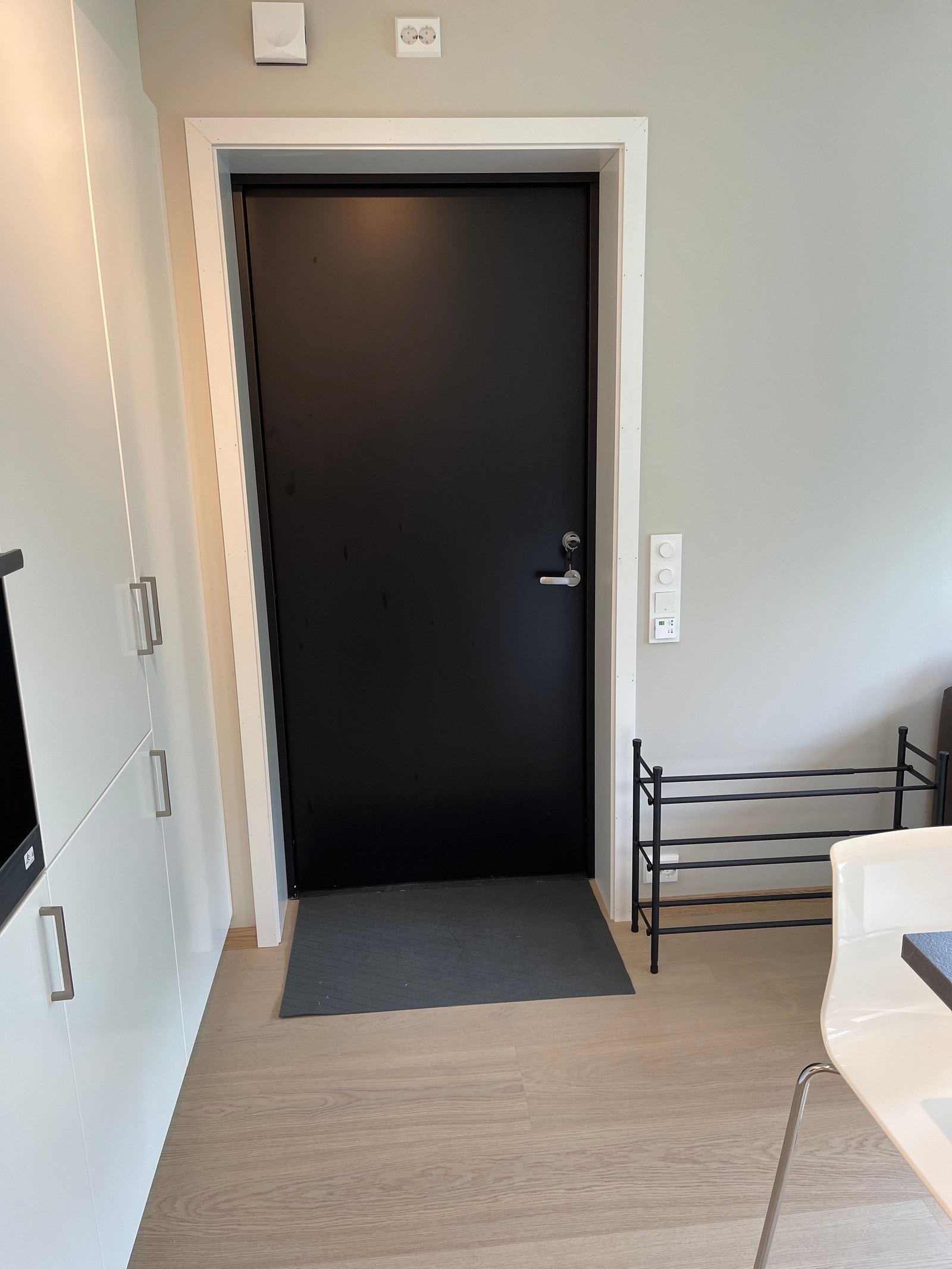 Inngangsdør med skoppbevaring Galleribilde