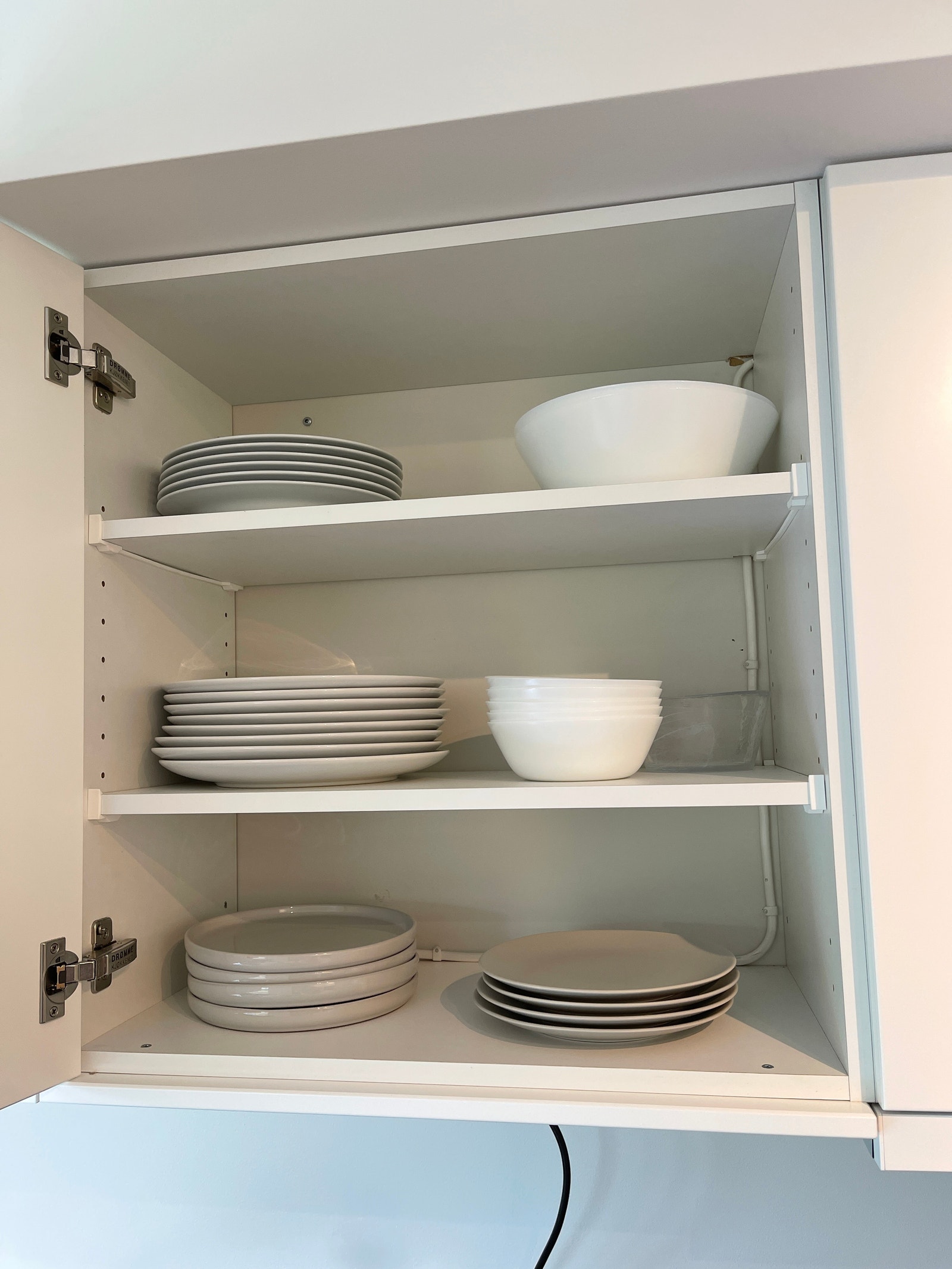 Tallerkener, skåler medfølger om ønskelig Galleribilde