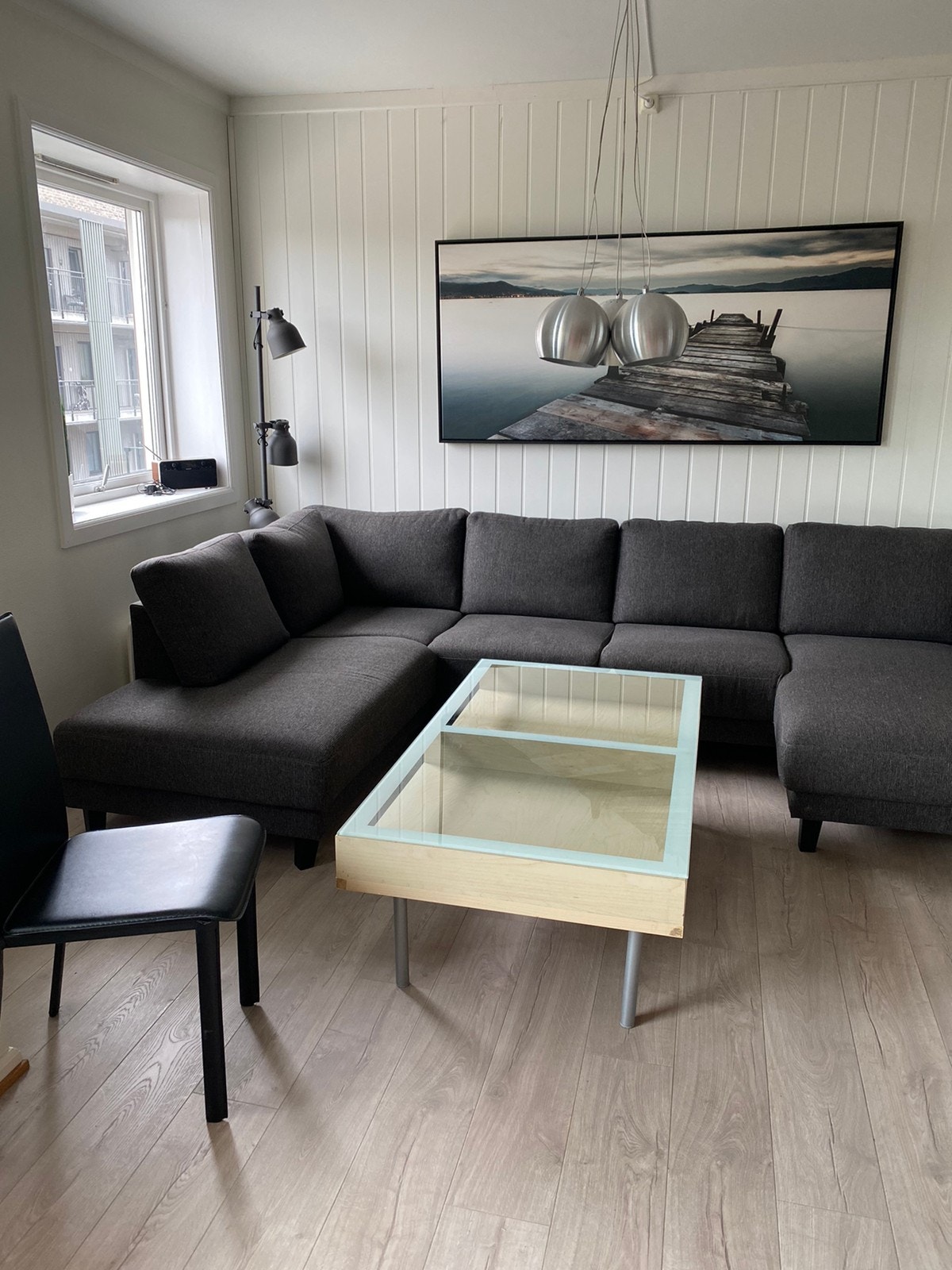 lyst og trivelig oppholdsrom Galleribilde