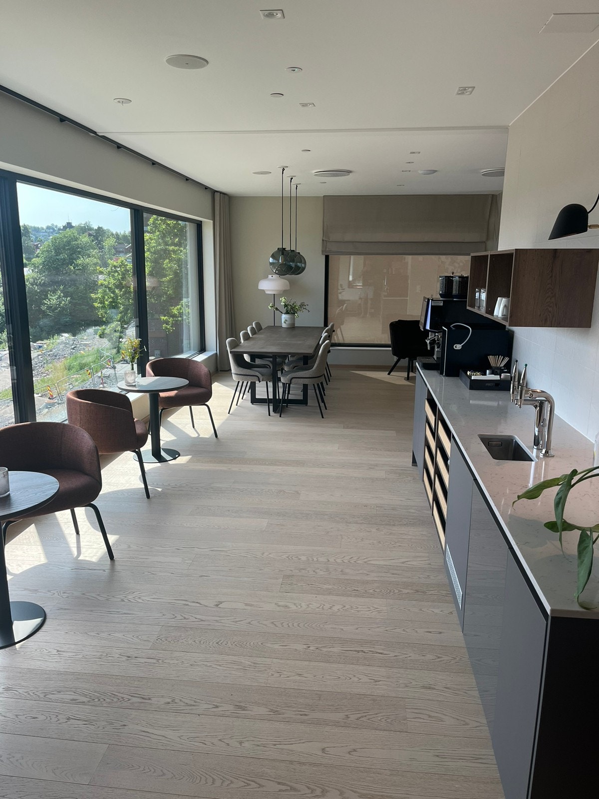 Fellesområde/Resepsjon/Bibliotek Galleribilde