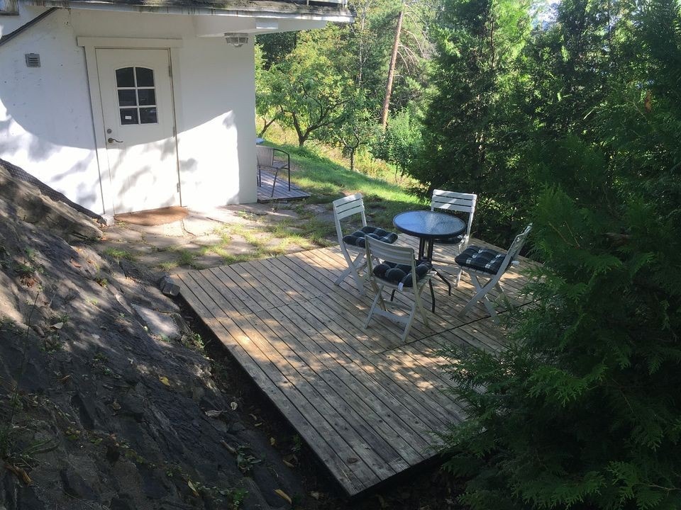 Andre bilder av uteplassene - annen større skjermet terrasse Galleribilde