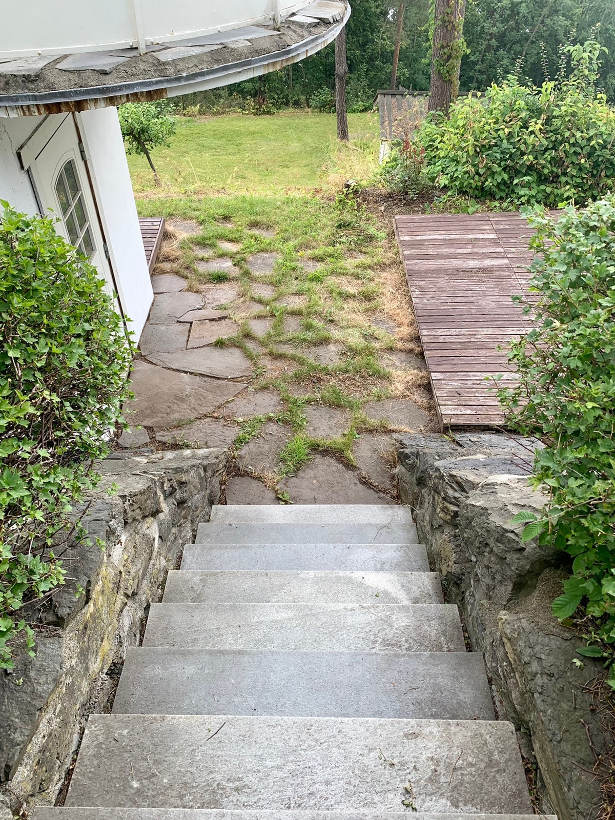 Inngangsparti på sommeren Galleribilde