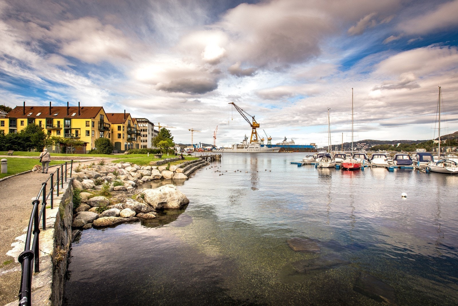 Fra leiligheten er det 2 minutt gange til parken på Laksevåg. Galleribilde