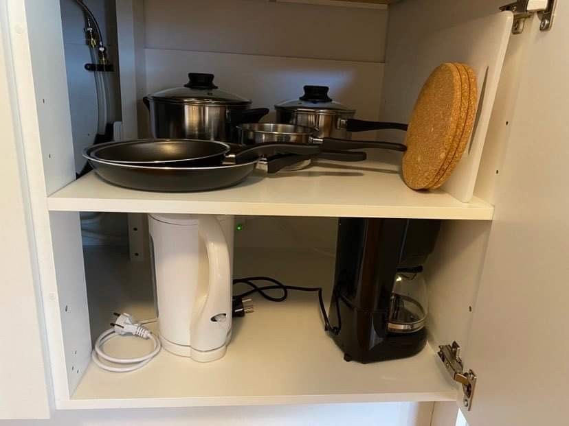 Enkelt kjøkkenutstyr følger med om ønskelig, inkludert kaffetrakter og vannkoker. Galleribilde