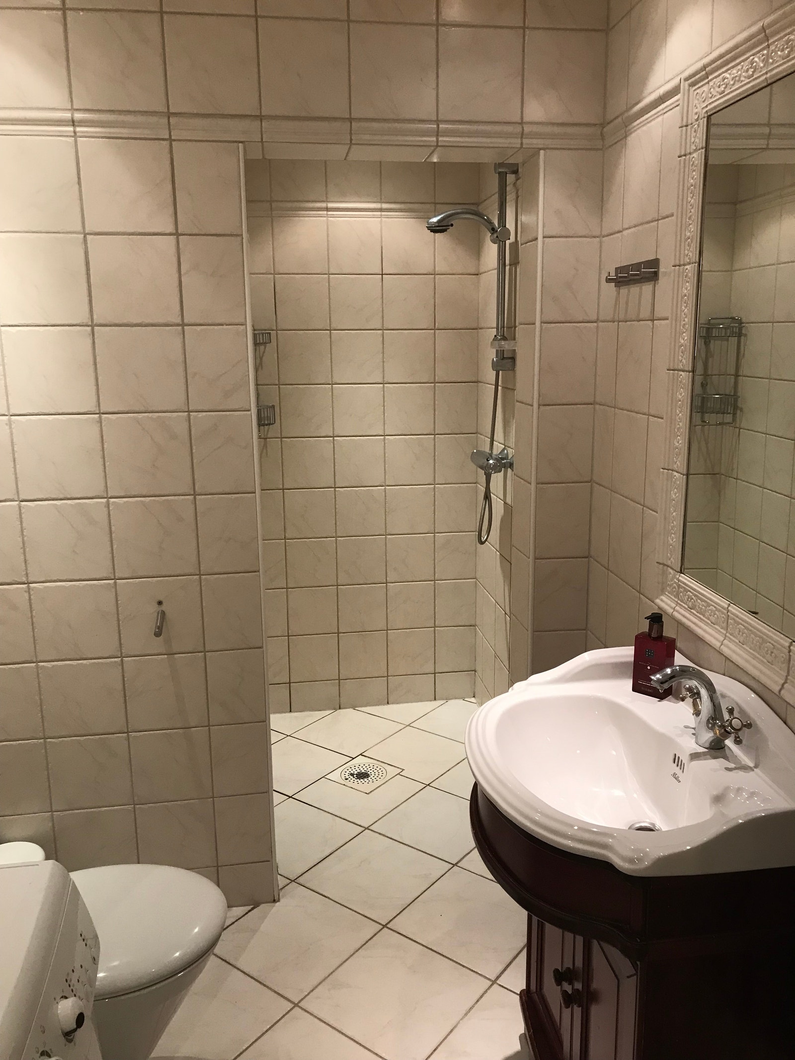 Bad, med vaskemaskin og tørketrommel (ikke på bildet) Galleribilde