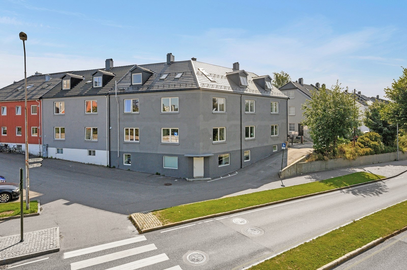 En kort gåtur fra UiA og byen og bussen går rett forbi! Galleribilde