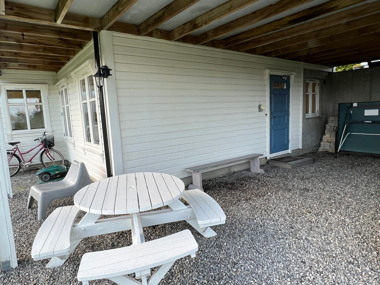 Stort og koselig uteområde under tak. Galleribilde