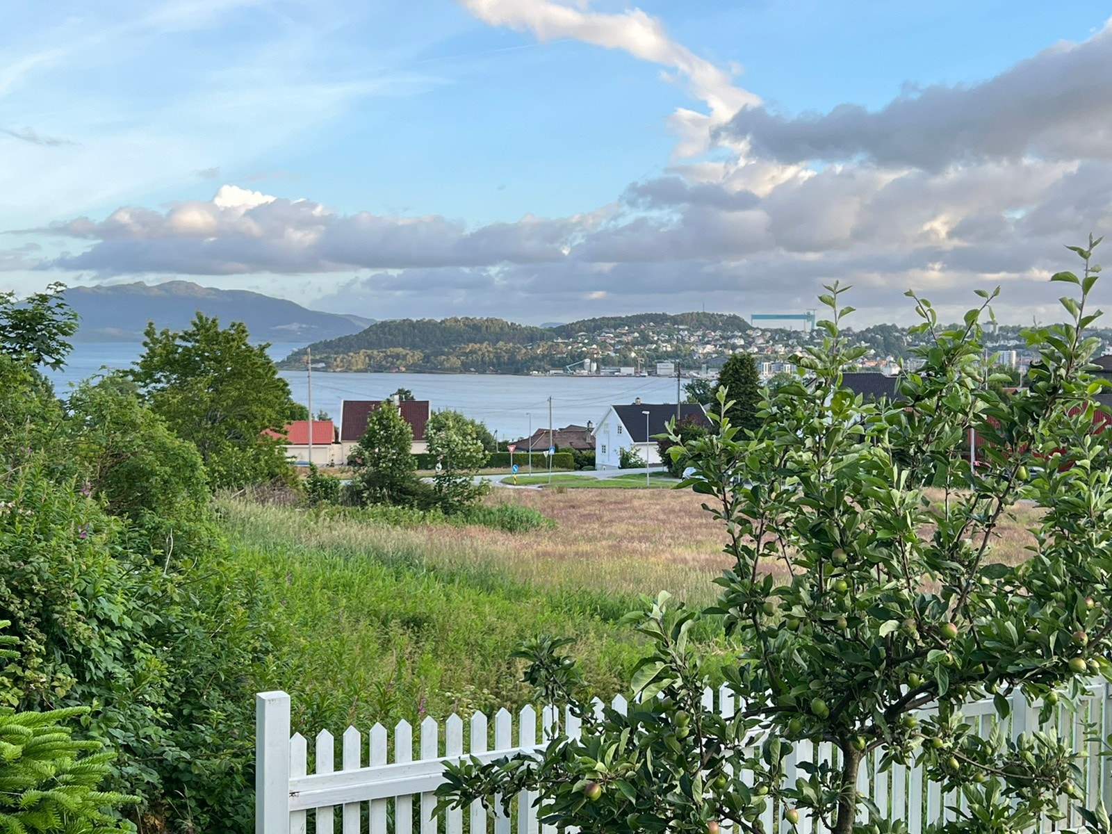 Utsikt mot Leirvik/sentrum. Galleribilde