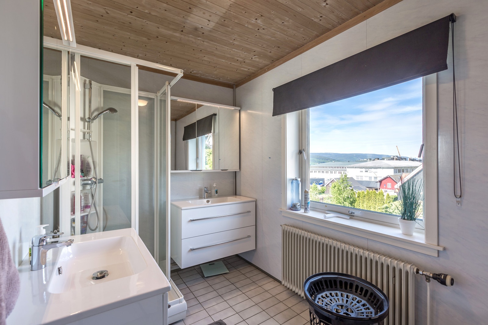 Ett av 2 bad Galleribilde