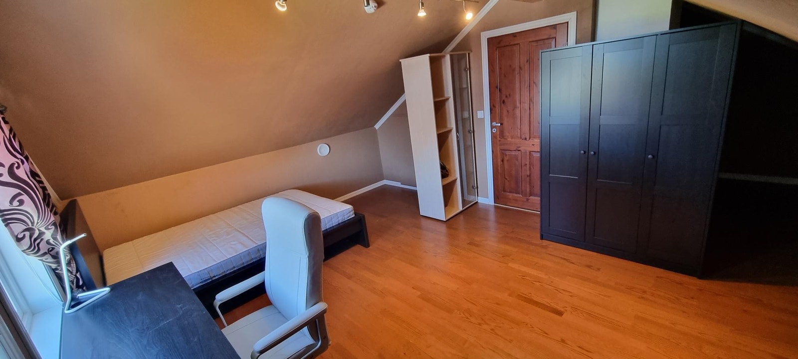 Soverom Loft - Brun Galleribilde