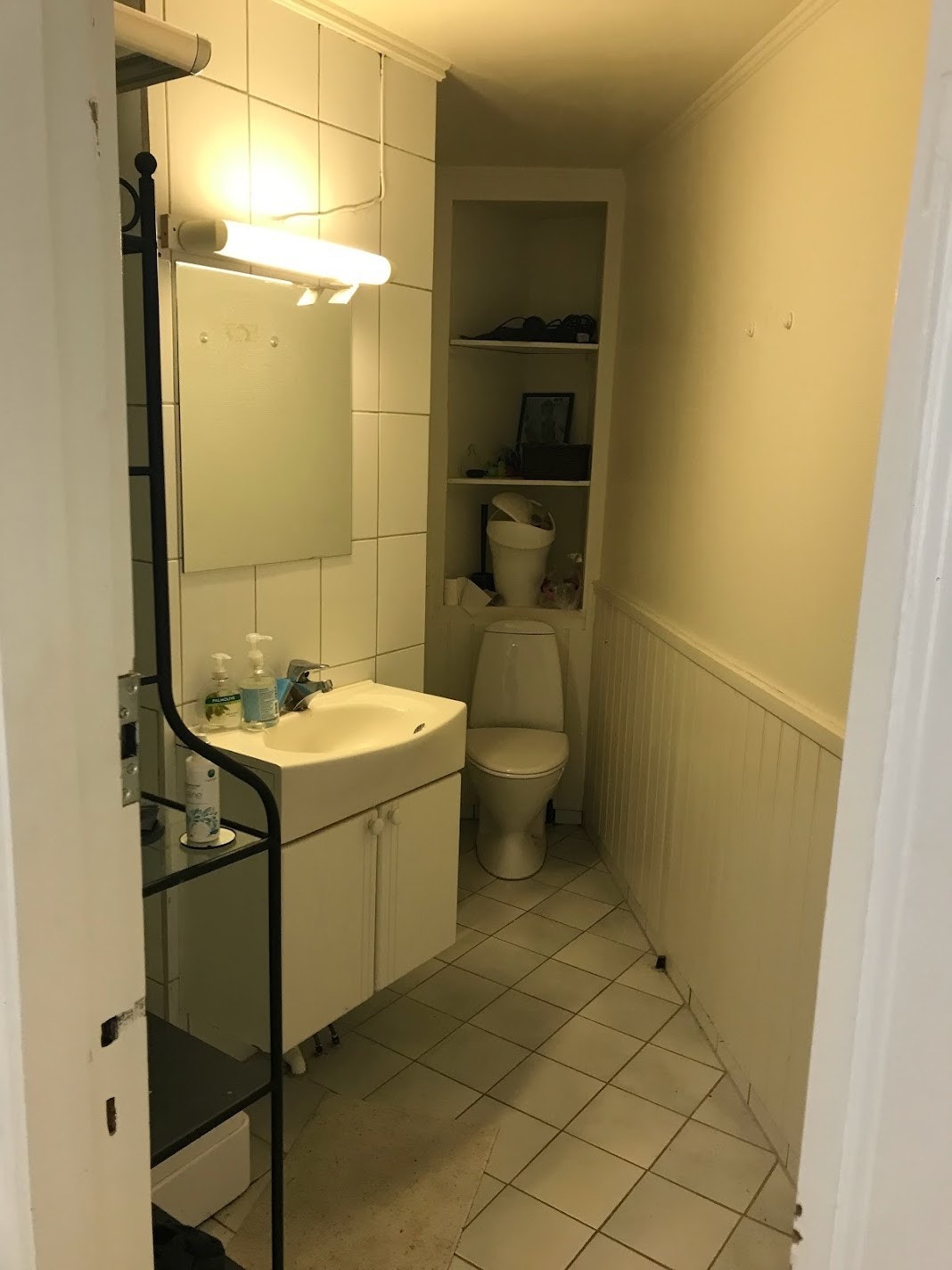 Det lille badet. Her er dusjen inn til venstre. Galleribilde