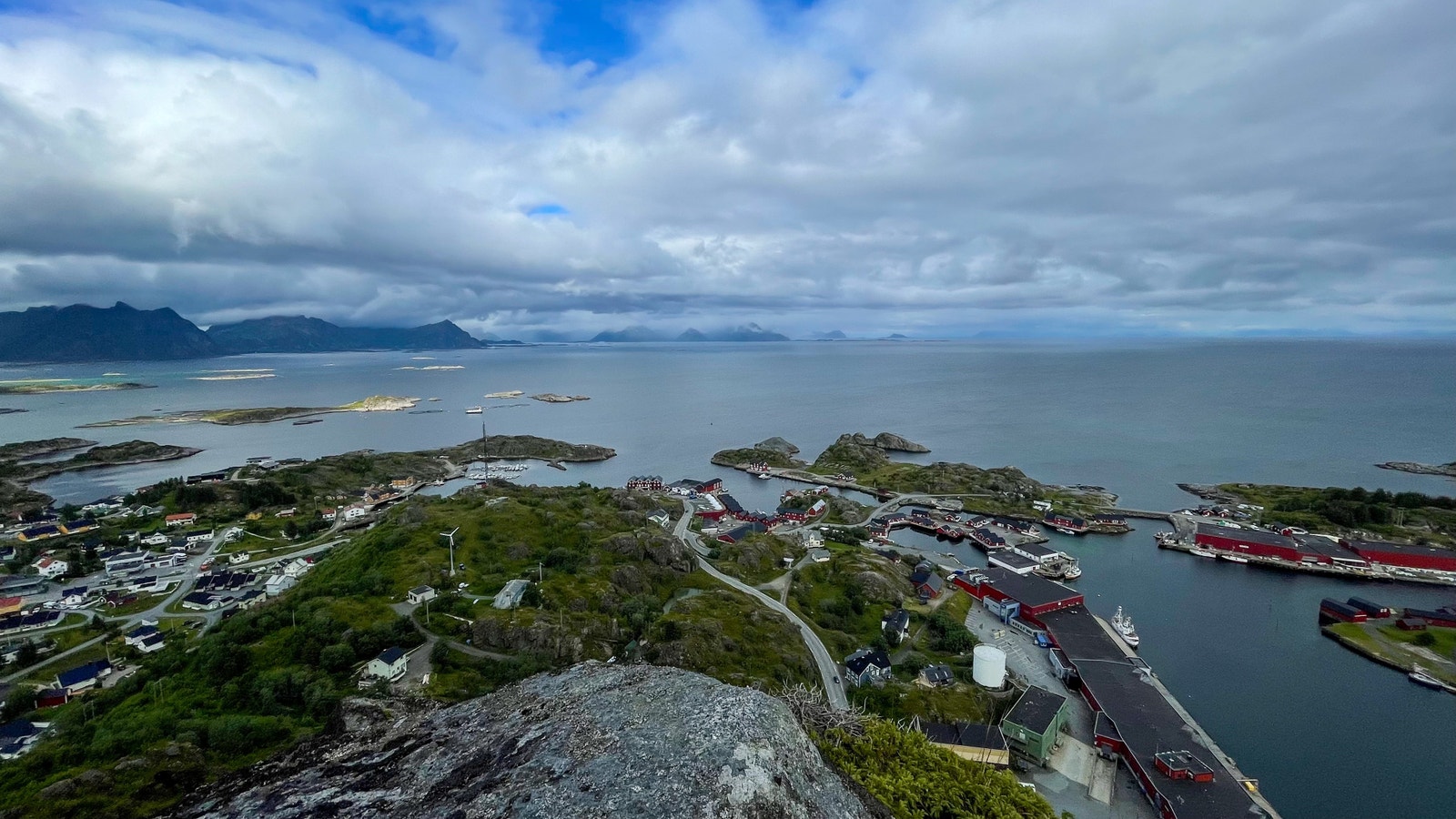 Utsikt over indre Stamsund. Galleribilde