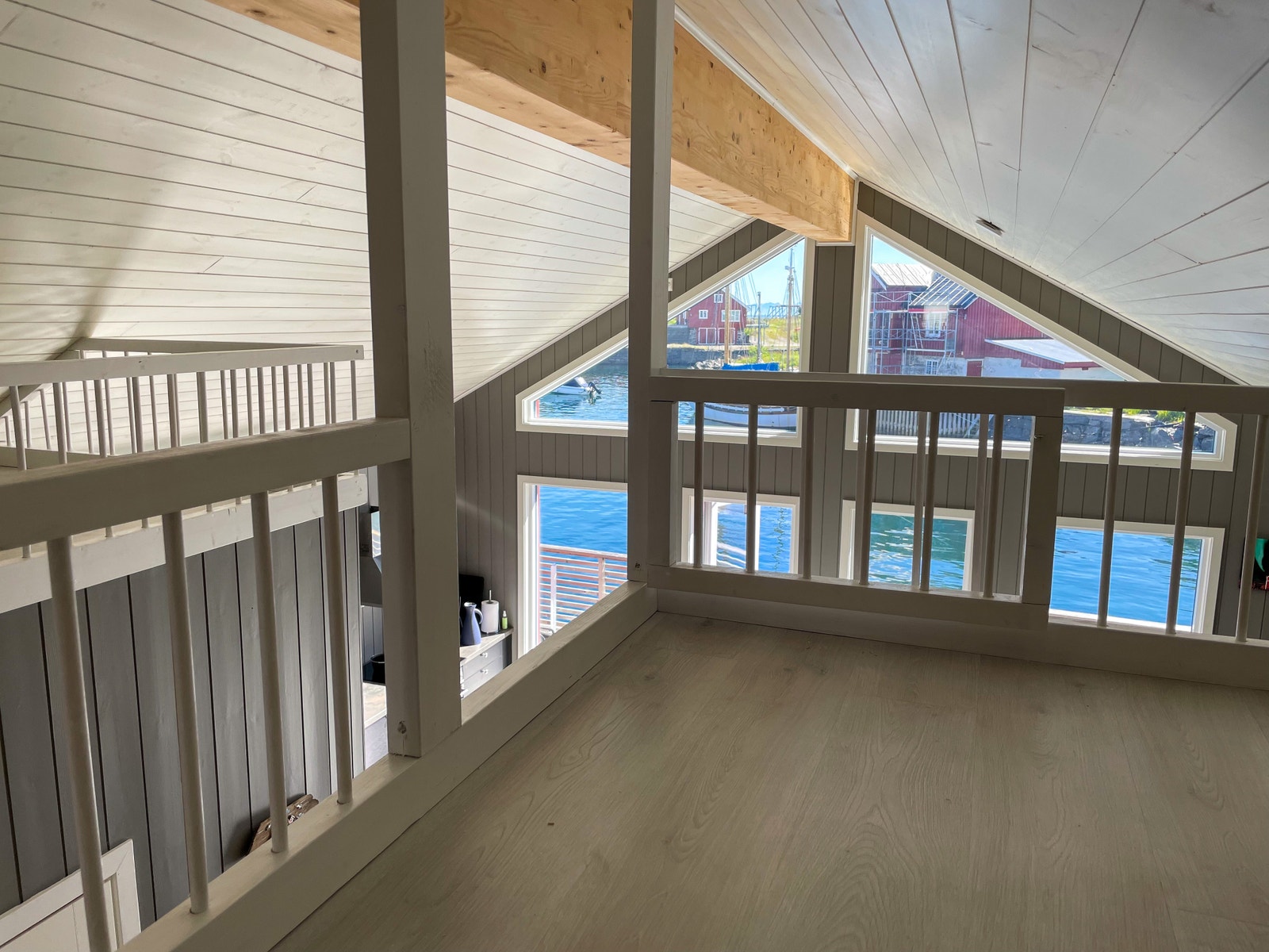 Hems. Rekkverk på hems. Galleribilde