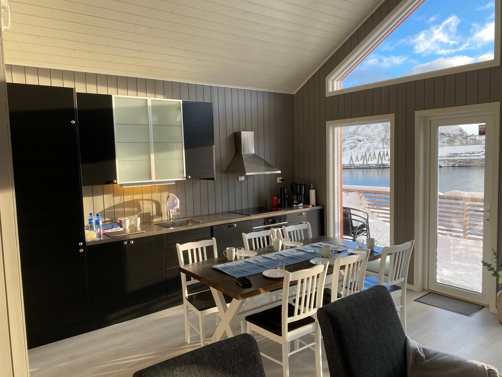 Kjøkken med spisebord Galleribilde