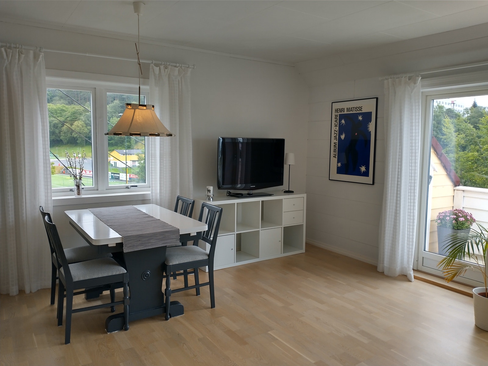 Stue med utgang til altan Galleribilde