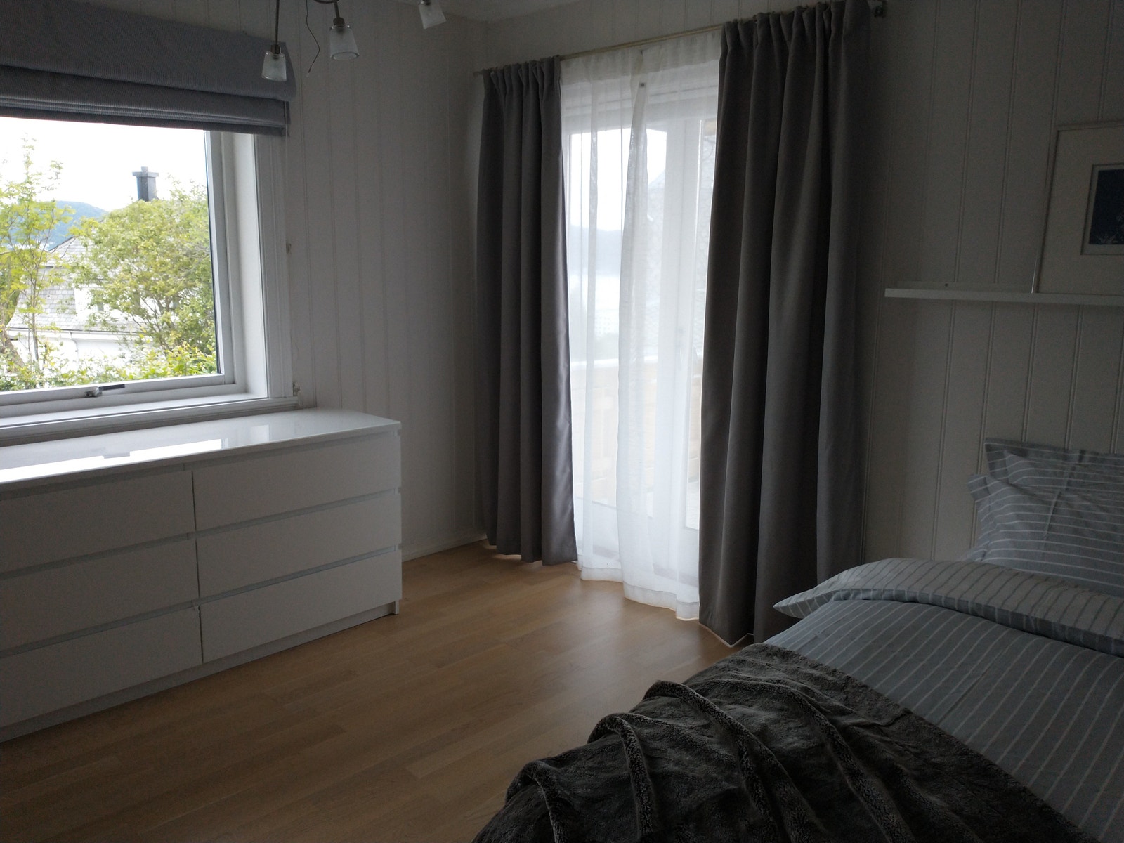 Soverom med utgang til egen altan Galleribilde