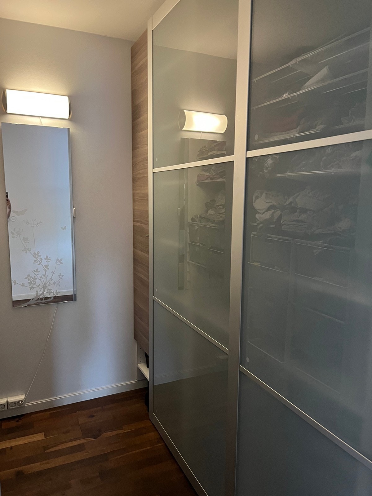 Walk-in closet, soverom 1. etasje Galleribilde