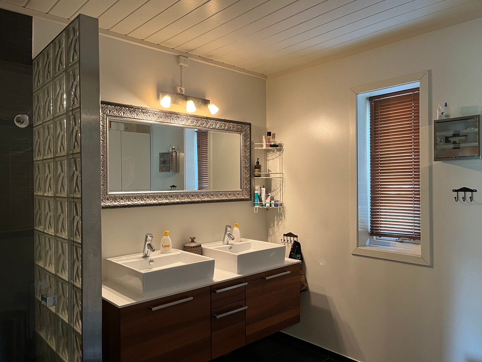 Bad 1. etasje Galleribilde