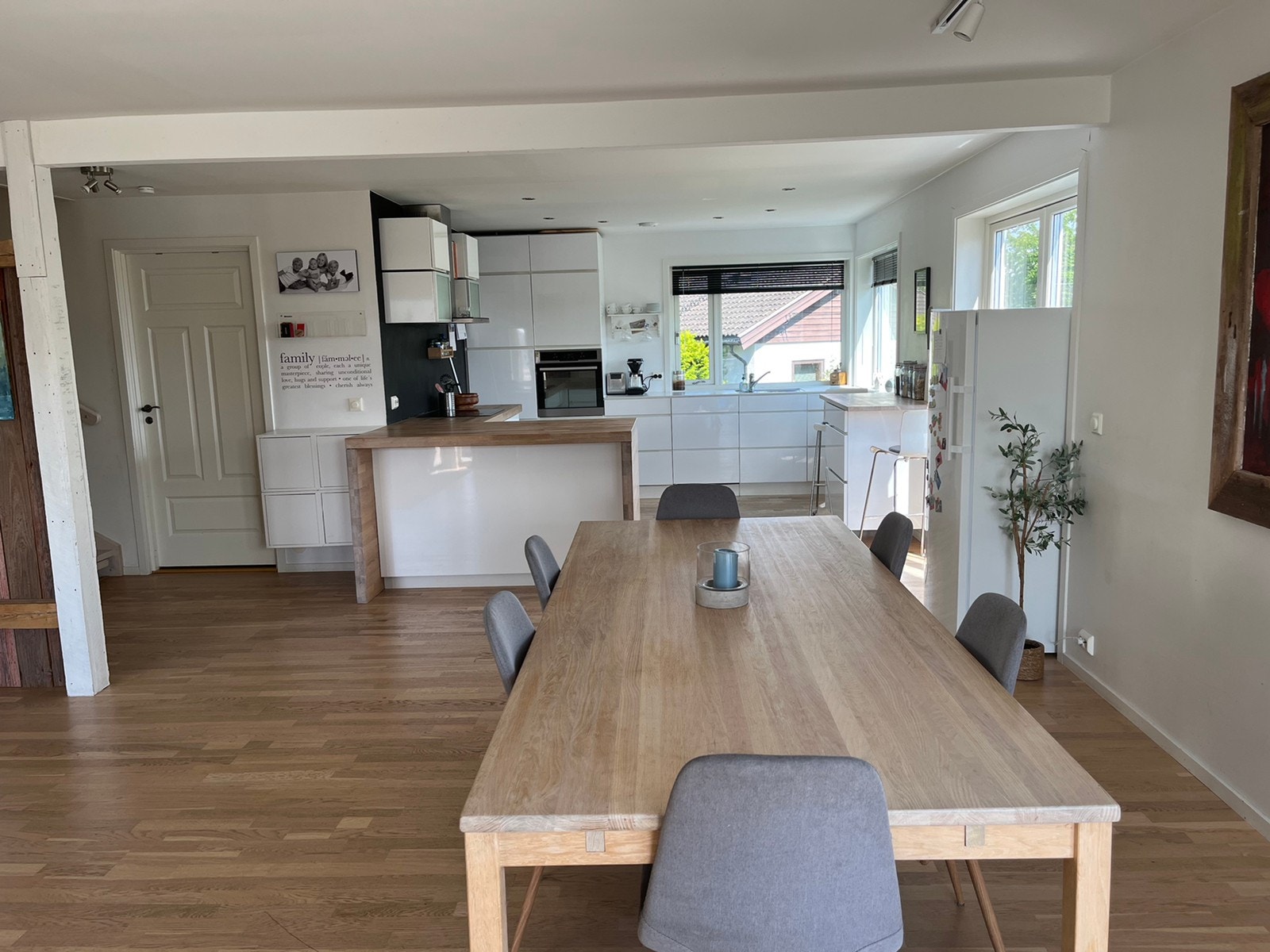 Kjøkken sett fra stue i hovedplan Galleribilde