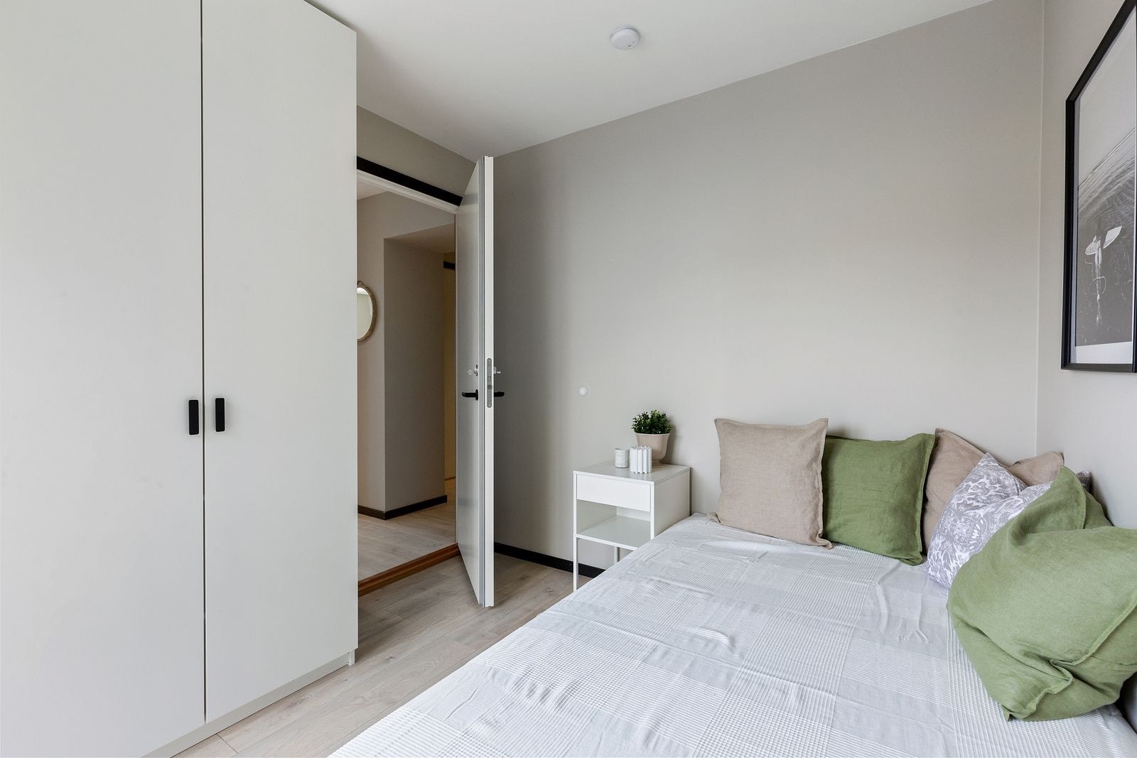 Rom 2 - Utleid - gutt Galleribilde