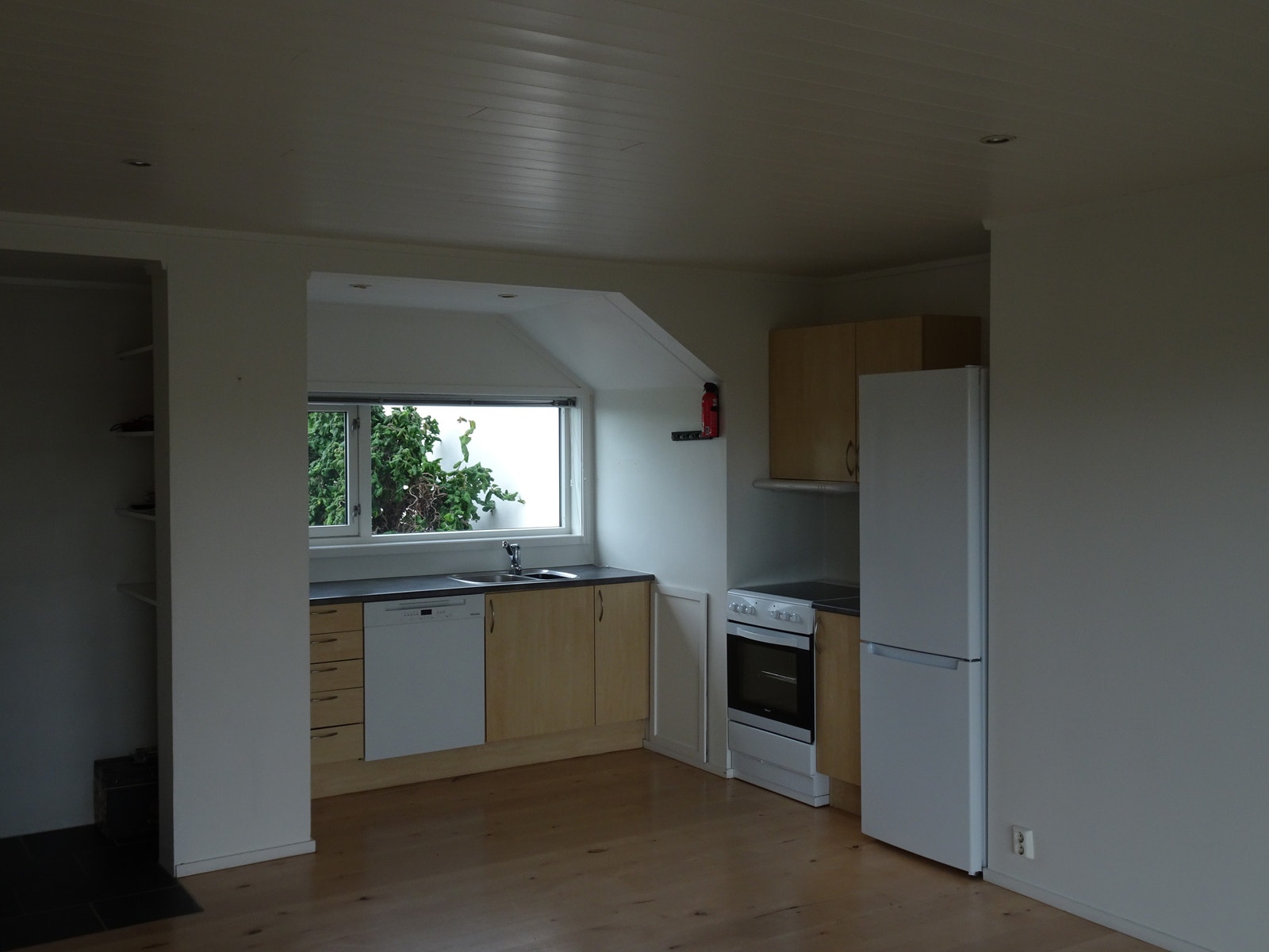 Kjøkken med hvitevarer Galleribilde