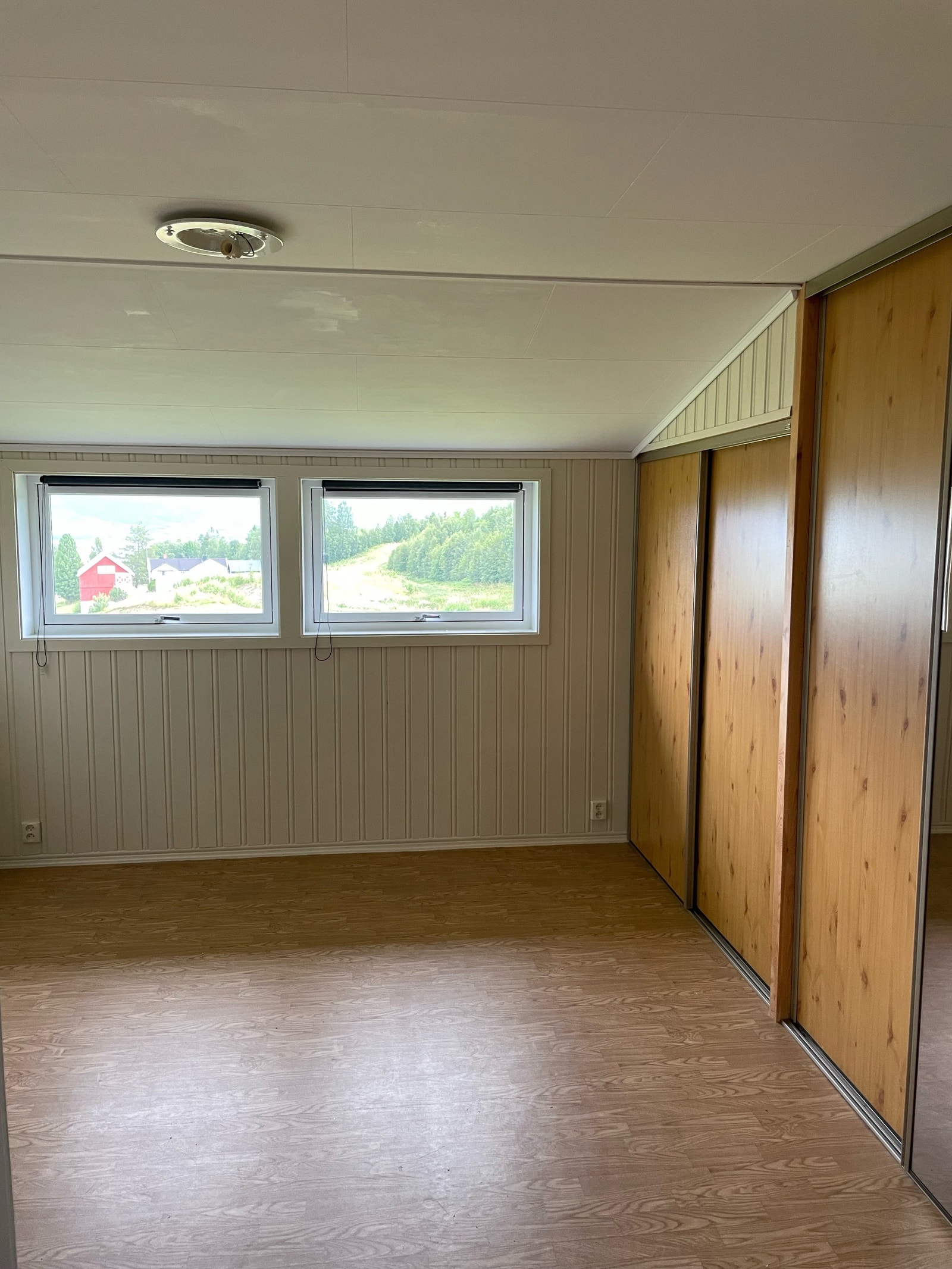 To gode soverom med god garderobeplass Galleribilde