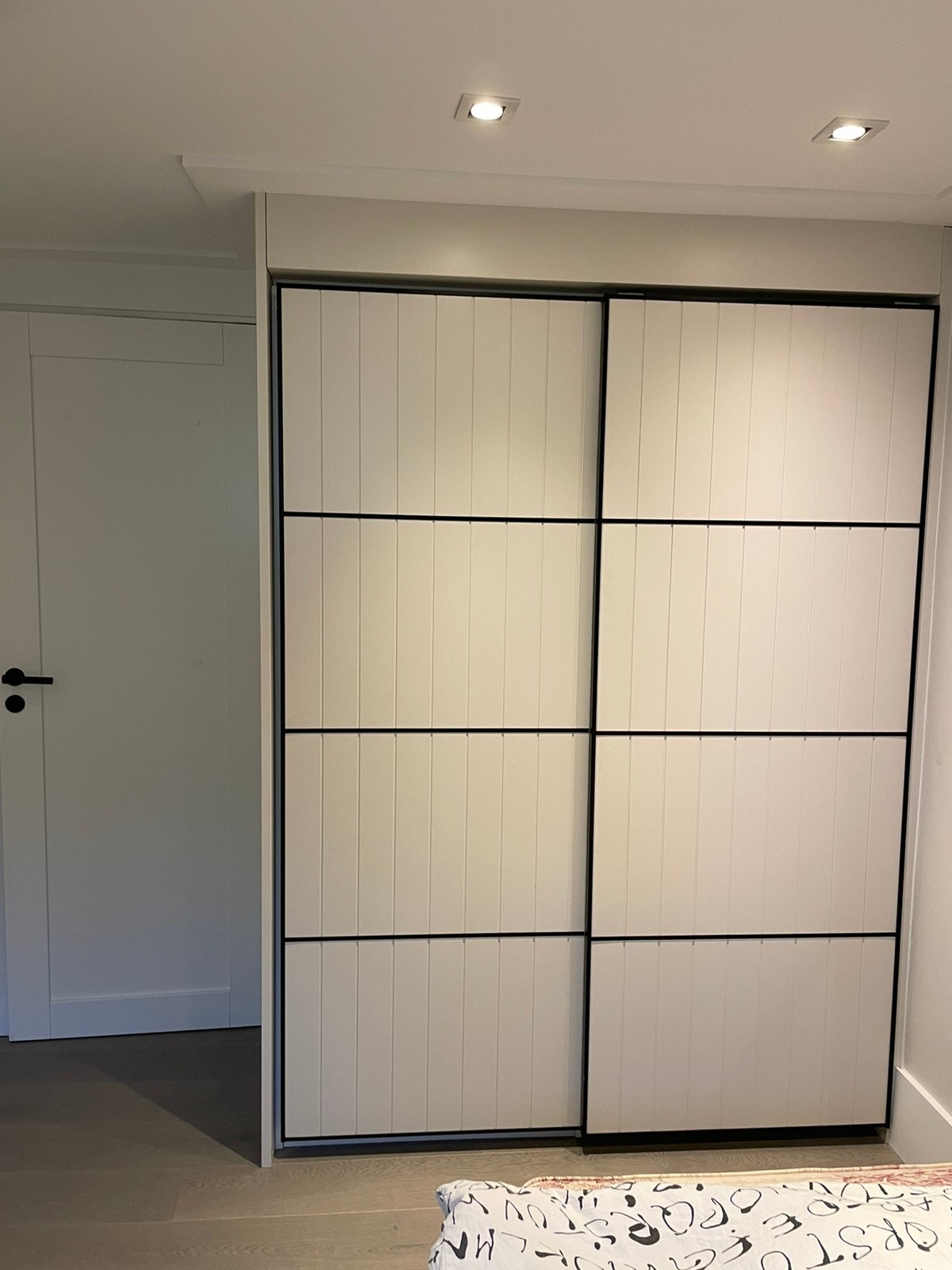 Soverom 2: plassbygget skap Galleribilde
