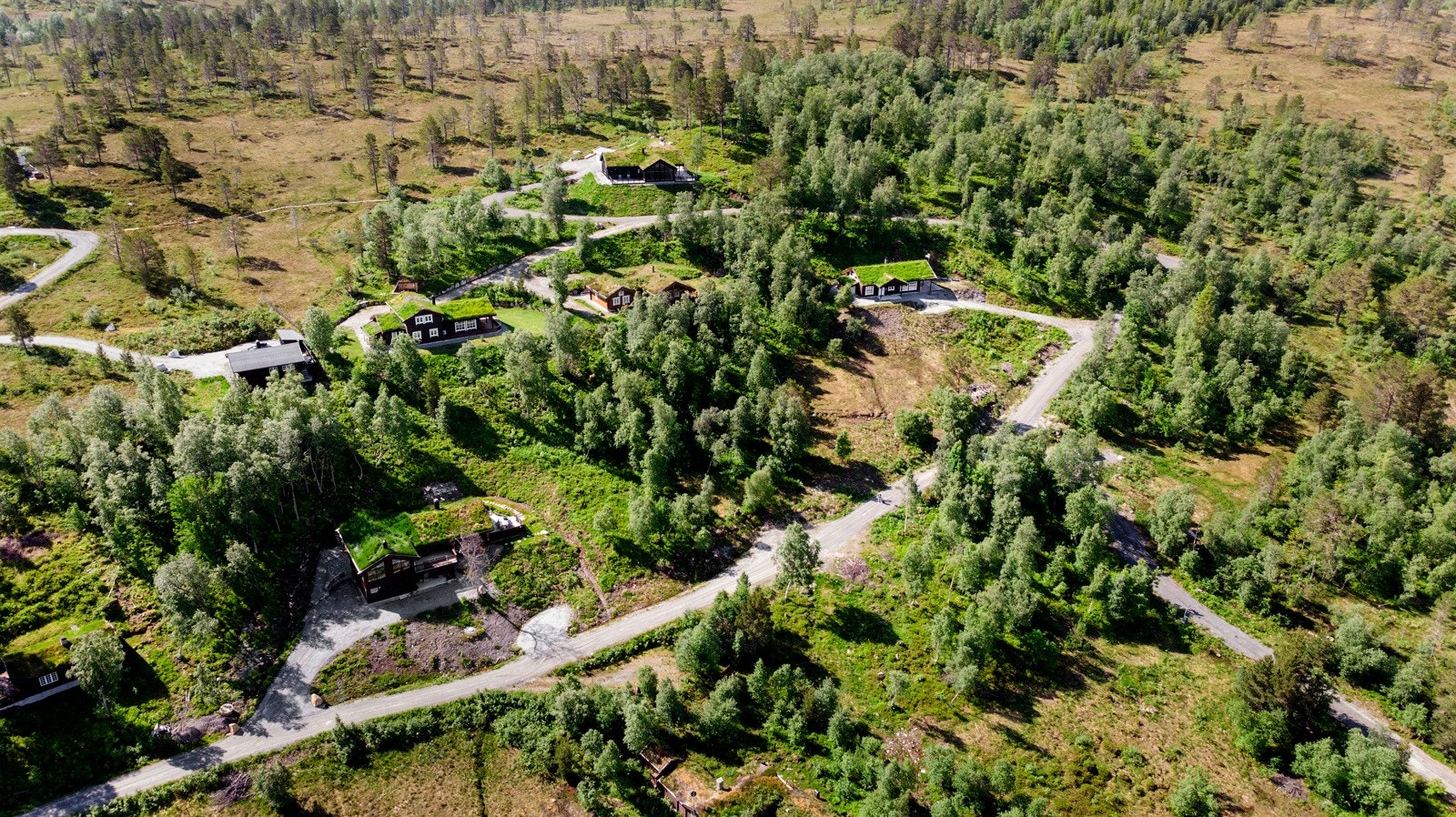 Kort vei til flotte langrennsløyper på vinterstid og utallige turmuligheter sommerhalvåret. Galleribilde