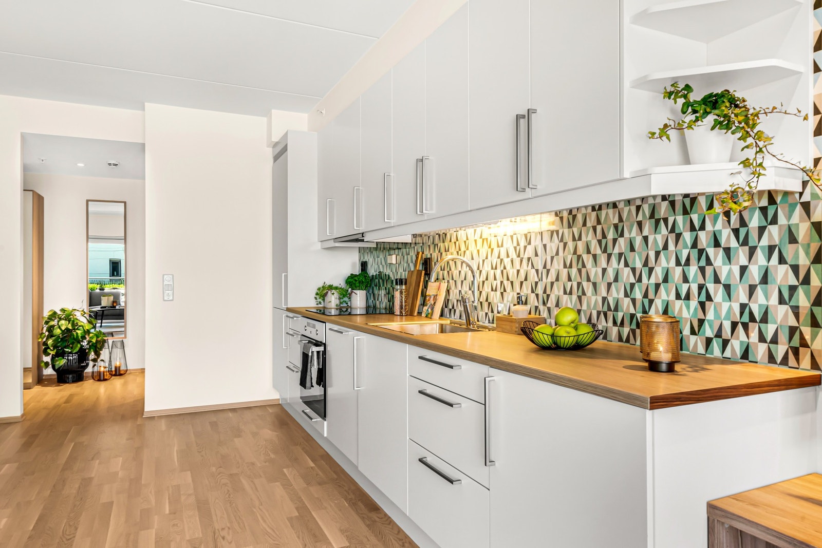 Godt med skap- og benkeplass. Takstmannen har gitt tilstandsgrad 1 (TG1) på tilnærmet alle punkter i sin rapport. Galleribilde