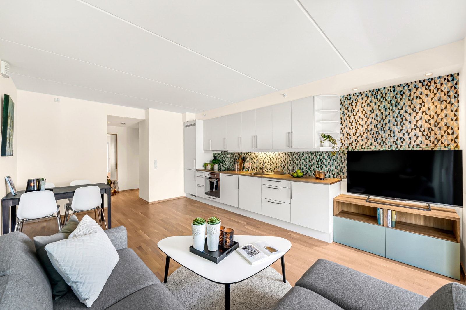 Velkommen til Ranheimsfjæra 59 - en moderne 2-roms leilighet beliggende i populære Ranheimsfjæra! Galleribilde