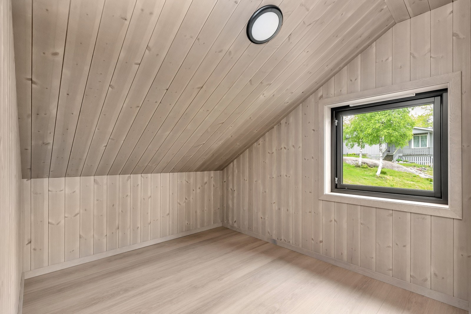 Det er to soverom i loftsetasjen Galleribilde