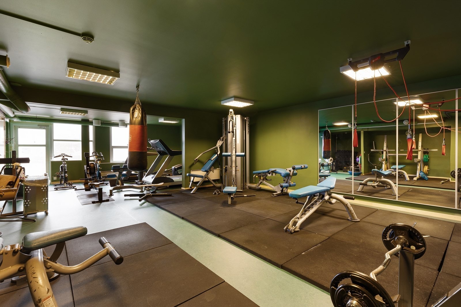 Det er trimrom og badstue i samme bygg for beboere. Årsavgiften er på kr 600,- for ubegrenset bruk. Galleribilde