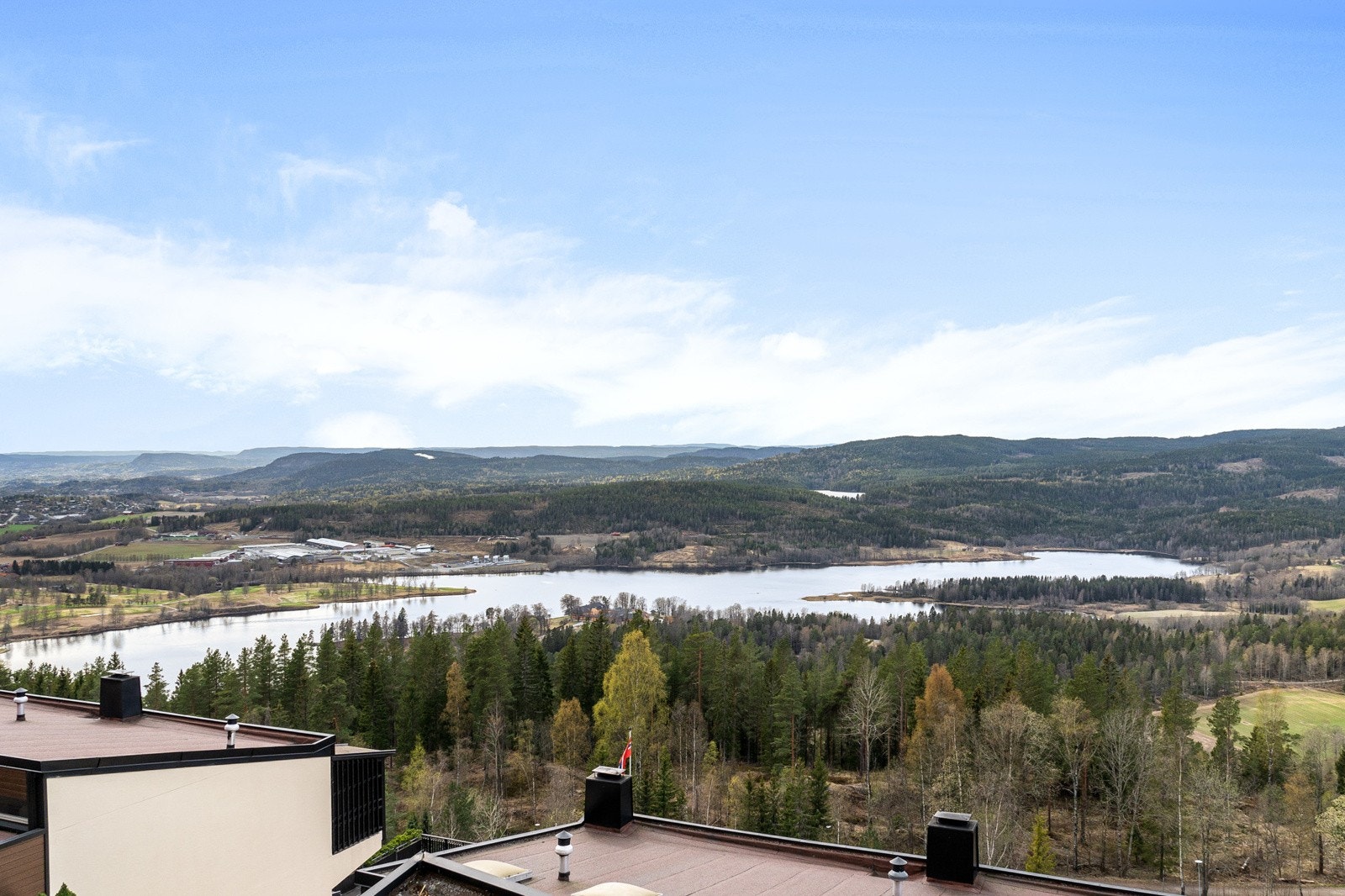 Området ligger rett ved marka med mange fritidstilbud! Galleribilde