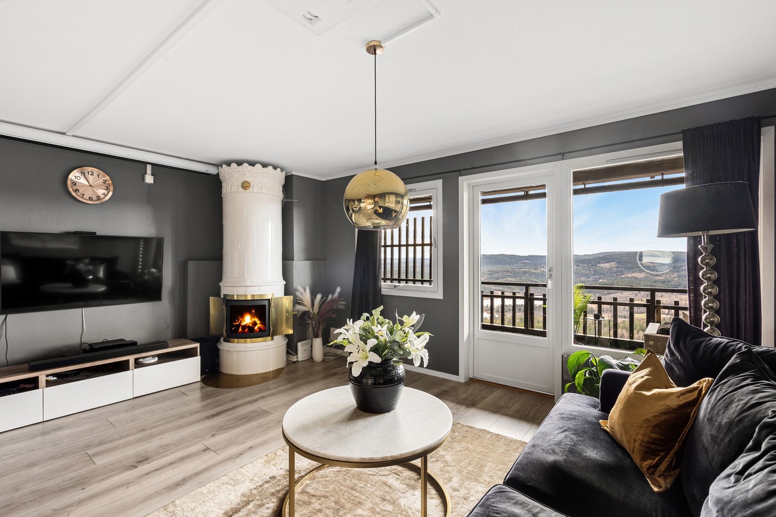 EIE eiendomsmegling v/ Kenneth Andreassen og Nathasha Pettersen har gleden av å presentere Arnulf Øverlands vei 254! Galleribilde