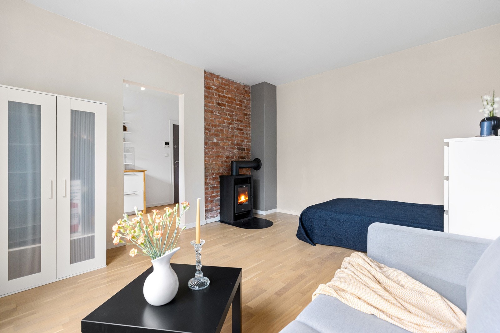 Lys og romslig stue med god atmosfære. Galleribilde