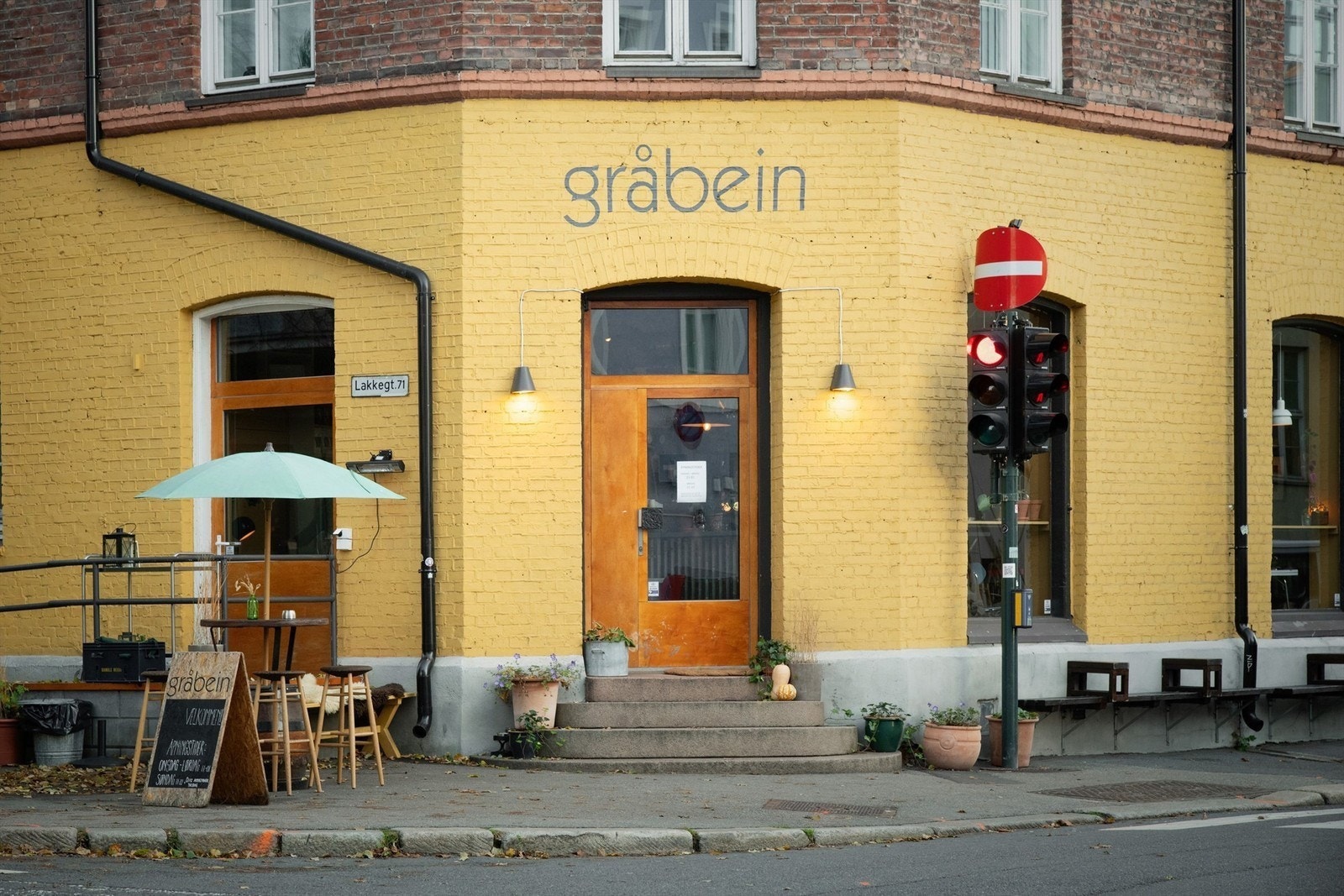 Nabolagskafeen Gråbein drives av noen av dine nye naboer i Gråbeinkvartalet, og er et naturlig samlingspunkt. Galleribilde