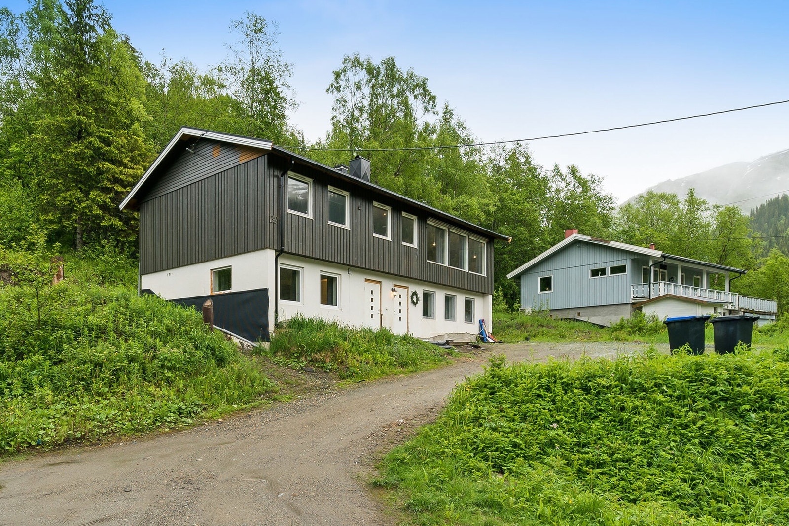 Hybelleiligheten har inngangen til venstre på bildet. Galleribilde