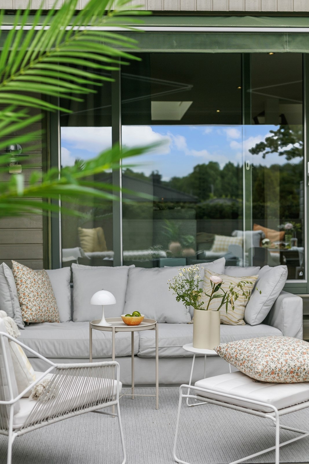 Rekkehuset fra 2004 har mange kvaliteter du vil sette pris på - spesielt lyset i boligen er svært bra. Galleribilde