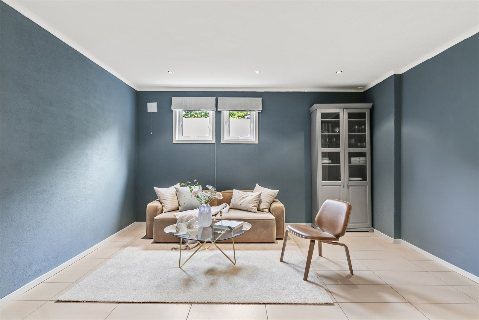 Kjellerstue er perfekt om man skal dele seg opp, kanskje treningsrom, til gjester eller hjemmekontor?
Luftig og fint med god takhøyde. Galleribilde