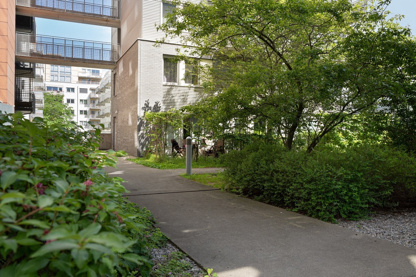 - Sameiet har tilgang til flott privat bakhage - Galleribilde